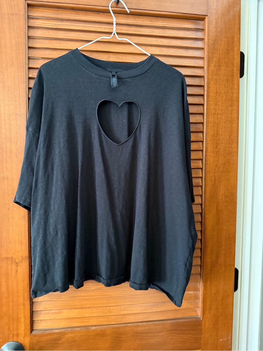 Skims Black Over Size Cotton Heart-Cutout Top - Picture 3 of 3